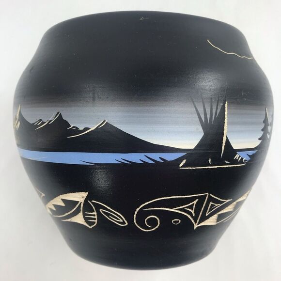Native American Handcrafted Artist Signed Etched Painted Night Nature Pot 2018 - Picture 5 of 16